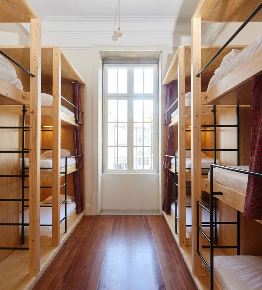 Mixed dorm with curtained beds